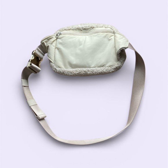 Lululemon Everywhere Fleece Belt Bag Natural Ivory Trench EUC - Picture 7 of 12